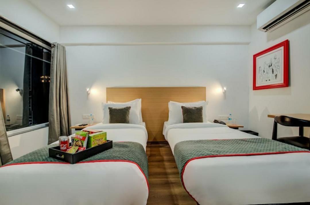פונה Hotel Town Plaza מראה חיצוני תמונה